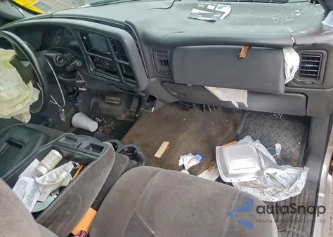 2005 GMC New Sierra C1500 z USA, uszkodzony, nr VIN 2GTEC19VX51174557